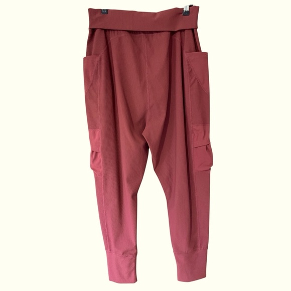 FP Movement by Free People
Take A Hike Harem Cargo Pants
Rust size M, NWOT - Picture 1 of 12